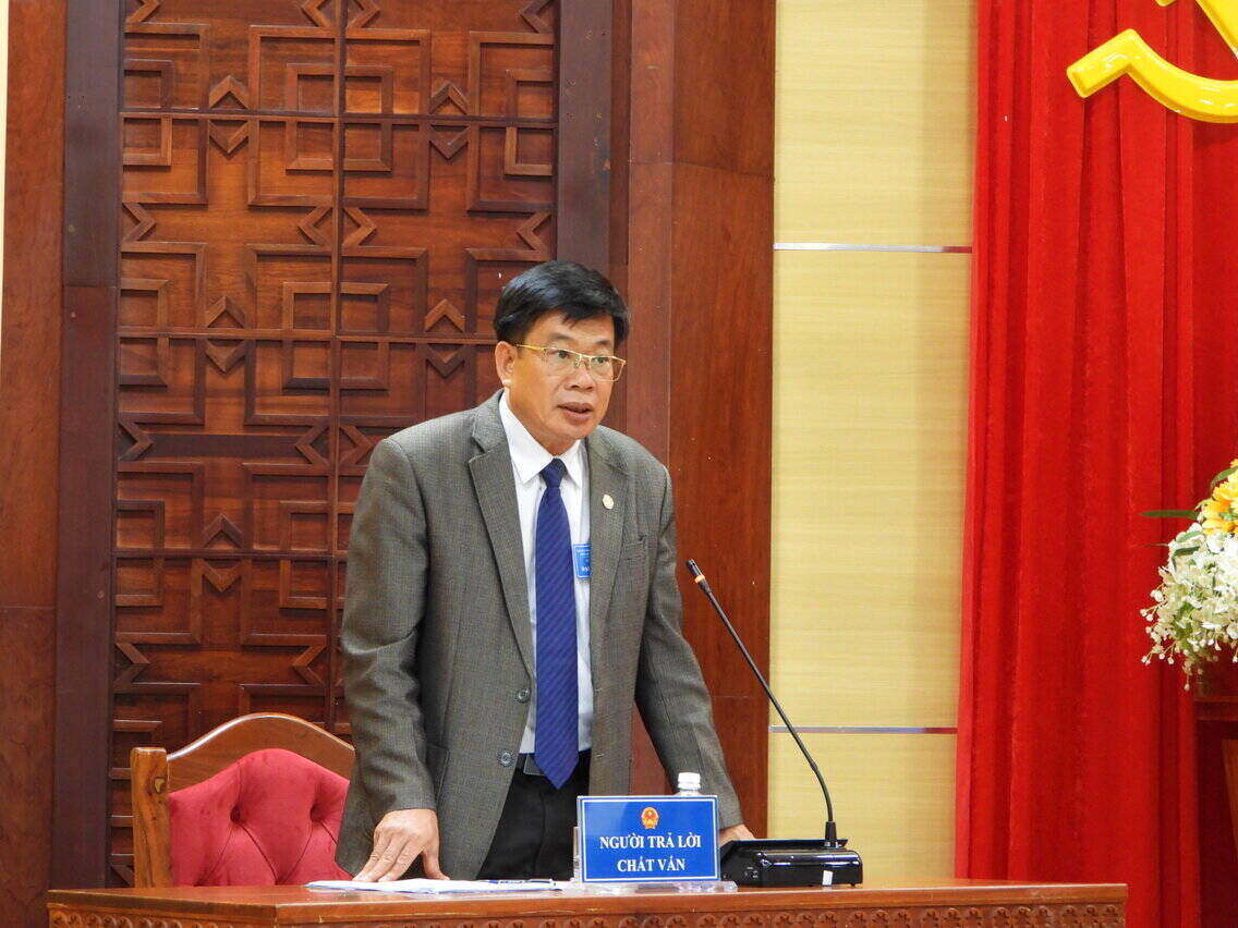 Mr. Bui Hong Quy - Director of Dak Lak Department of Agriculture and Environment informs about solving difficulties and obstacles at two agricultural and forestry companies in the area. Photo: Bao Trung