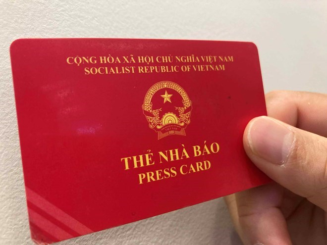 Extending the validity of the 2021-2025 term press card until the end of September 30, 2026. Photo: Cao Nguyen