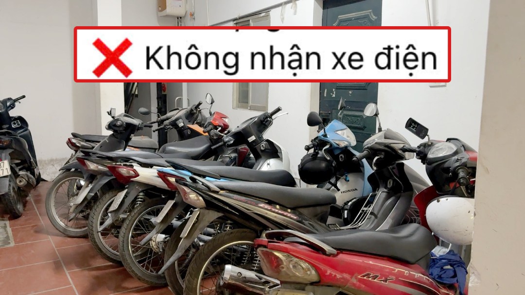 Many Hanoi boarding houses ban electric vehicles, renters are inconvenienced