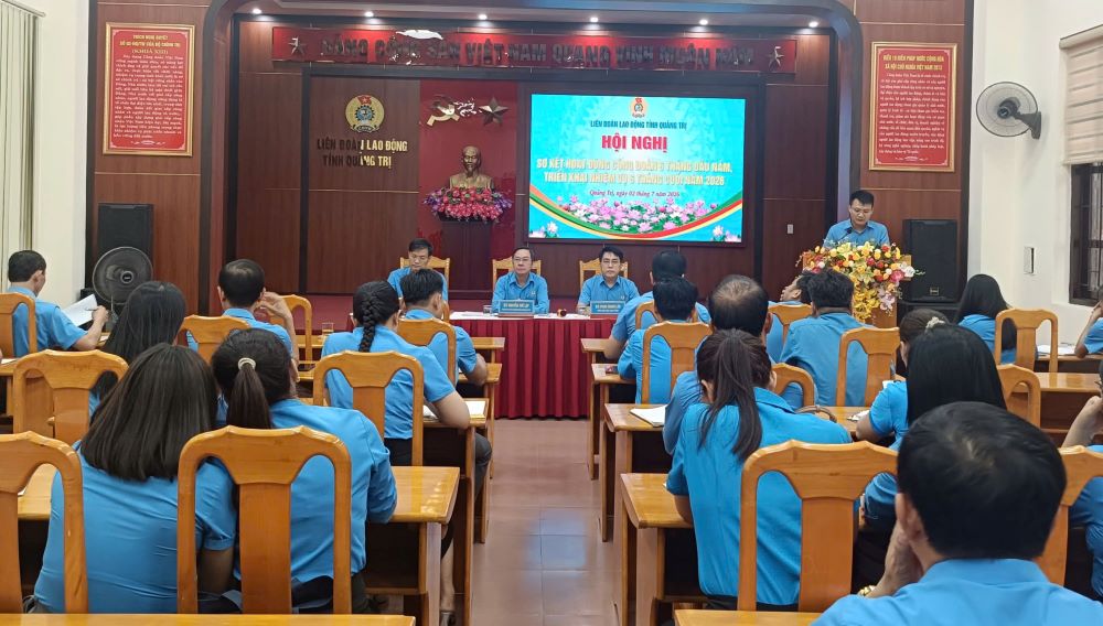 In the first 6 months of 2026, trade union levels established 32 grassroots trade unions, admitting nearly 3,700 new union members. Photo: Thanh Trung