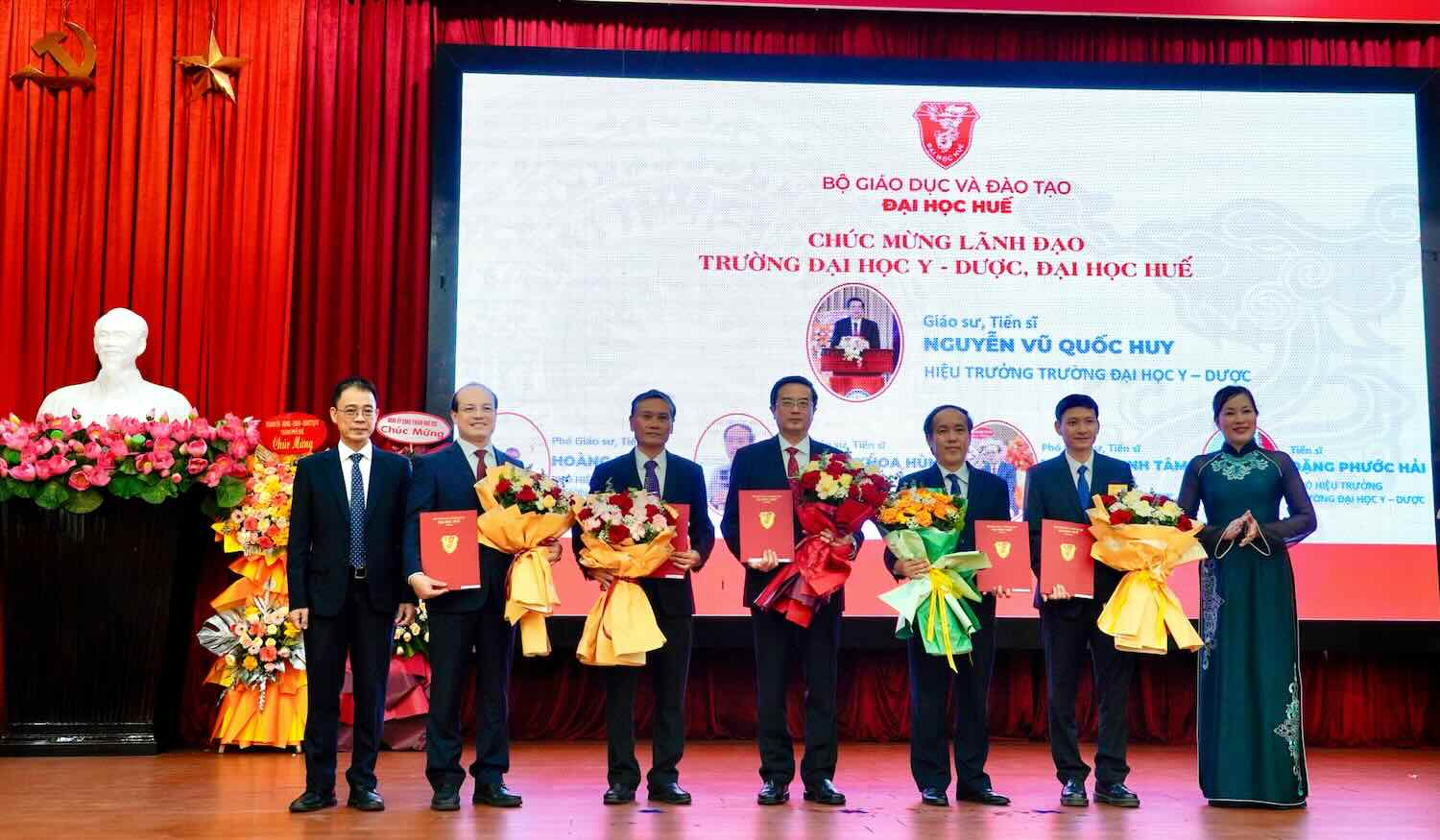 Kiện toàn lãnh đạo Trường Đại học Y - Dược, Đại học Huế. Ảnh: Thu Mai.