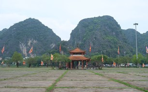 Ghé thăm nhà bia tưởng niệm vua Lý Thái Tổ ở Ninh Bình