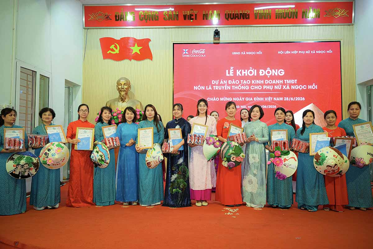 Coca-Cola Vietnam supports nearly 180-year-old craft villages in Hanoi to develop digital. Photo: Business provided