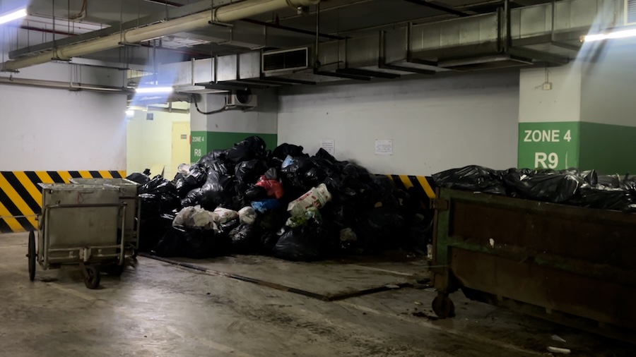 La basura se limpia parcialmente, los residentes del edificio de apartamentos Imperia Garden todavía sufren por el mal olor