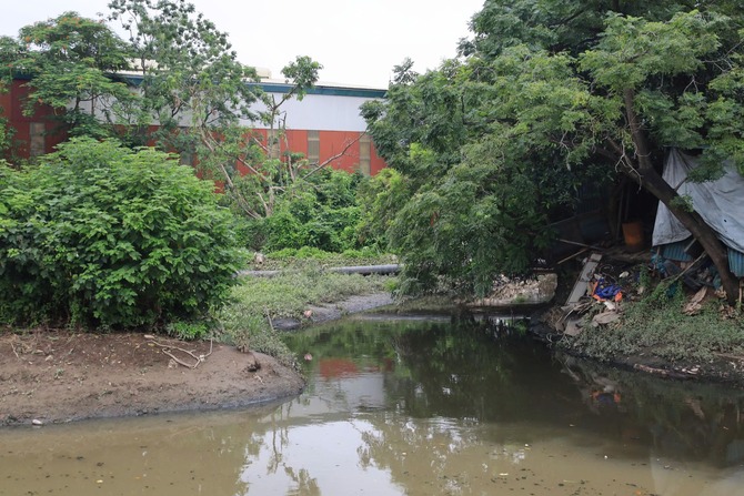 Cau Bay River before the opportunity to "change its coat" after many years of pollution