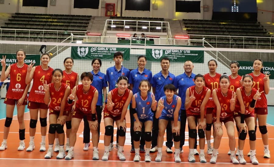 L'équipe vietnamienne de volley-ball féminin U18 a l'entraîneur physique Karl Lim en Thaïlande. Photo: Confédération asiatique de volley-ball - AVC