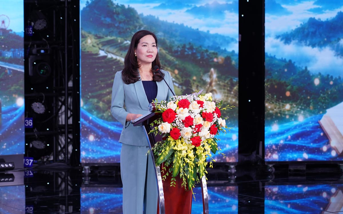 Ms. Nguyen Thi Hanh, Head of the Provincial Party Committee's Propaganda and Mass Mobilization Department, delivered a directive speech at the launching ceremony. Photo: Doan Hung
