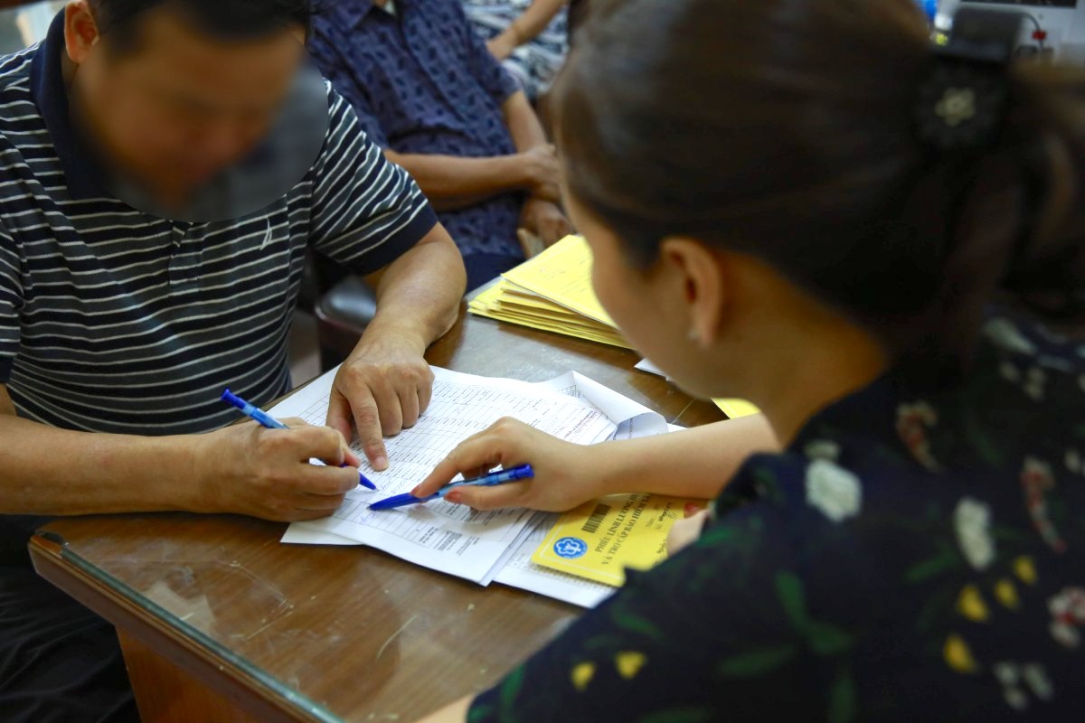 The Ministry of Home Affairs emphasized that the adjustment to reduce the number of years of social insurance contribution to receive pensions needs to be considered and evaluated with the ability to balance the Social Insurance Fund. Photo: Hai Nguyen