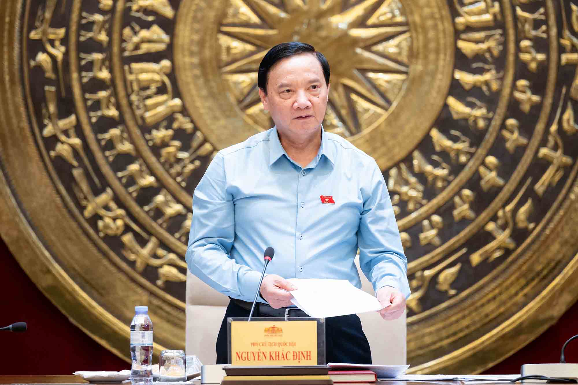 Member of the Party Central Committee, Vice Chairman of the National Assembly Nguyen Khac Dinh requested that absolutely no situation of requesting a postponement of the draft law occurs. Photo: Vu Hieu.