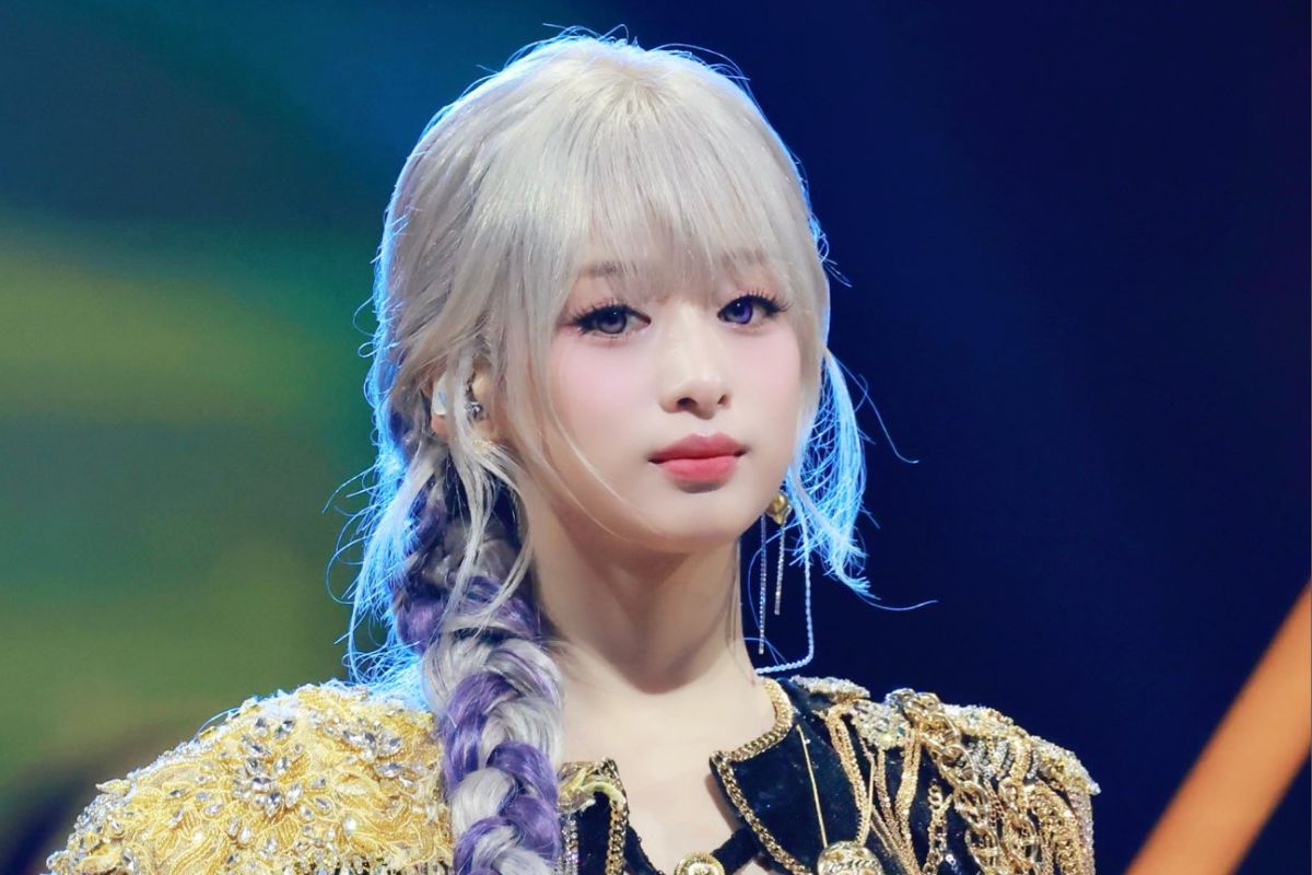 Ahyeon's (Baby Monster) performance costume is considered too tight and easily revealing. Photo: cut from video