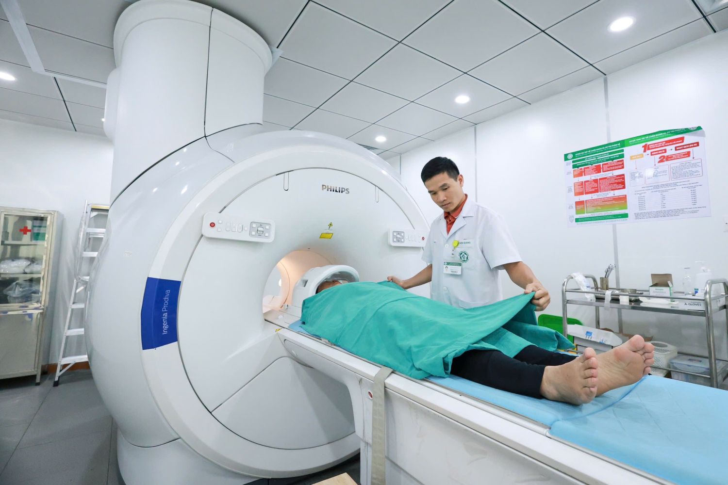 Tiếp cận dịch vụ y tế cùng giải pháp bảo vệ tài chính đa tầng đang là nhu cầu thiết thực của người dân. Ảnh Hải Nguyễn