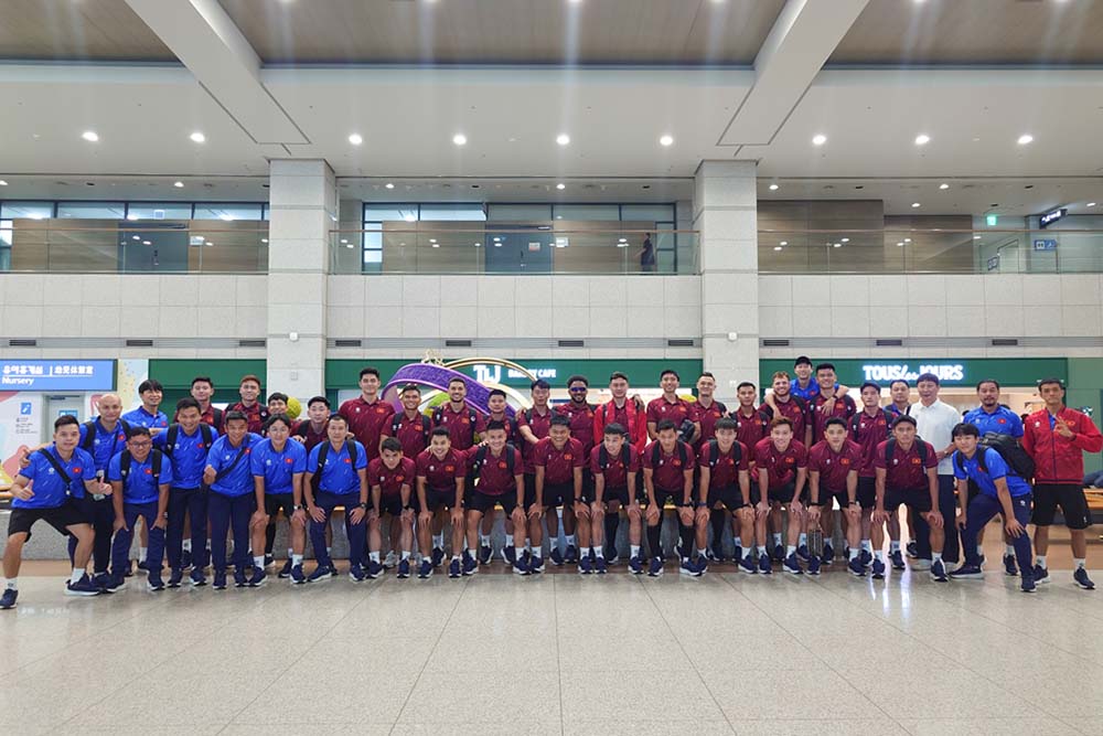The Vietnamese team has arrived in Korea, starting a training trip in this country. Photo: VFF