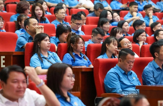 Bac Ninh Provincial Labor Federation organizes a meeting and dialogue between the Provincial Party Secretary and the Chairman of the Provincial People's Committee with trade union officials, union members, and workers in April 2026. Photo: Quyet Chien.