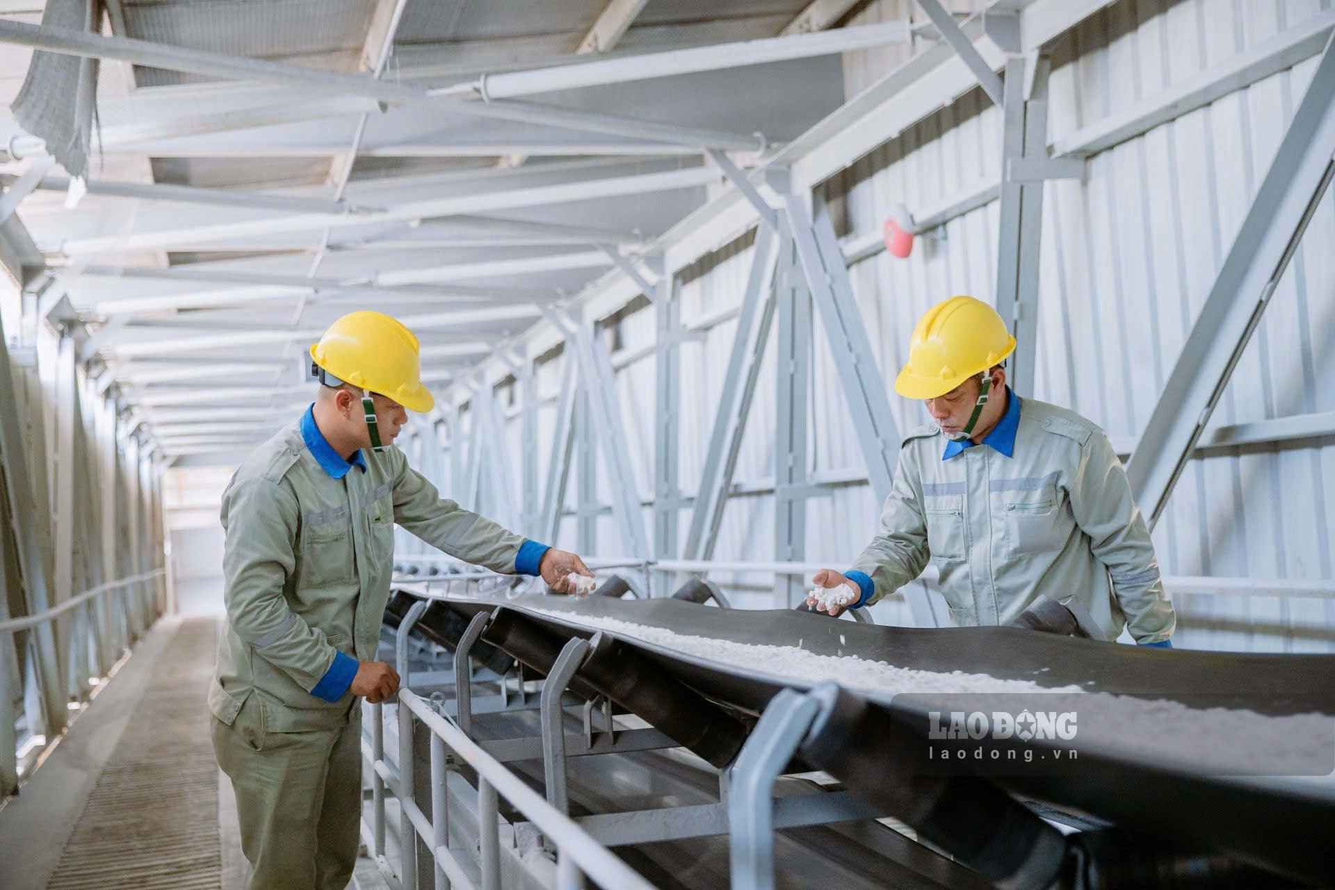 Nhà máy Alumin Tân Rai (Công ty Nhôm Lâm Đồng) duy trì hoạt động ổn định, góp phần thúc đẩy tăng trưởng công nghiệp của tỉnh. Ảnh: Phúc Khánh