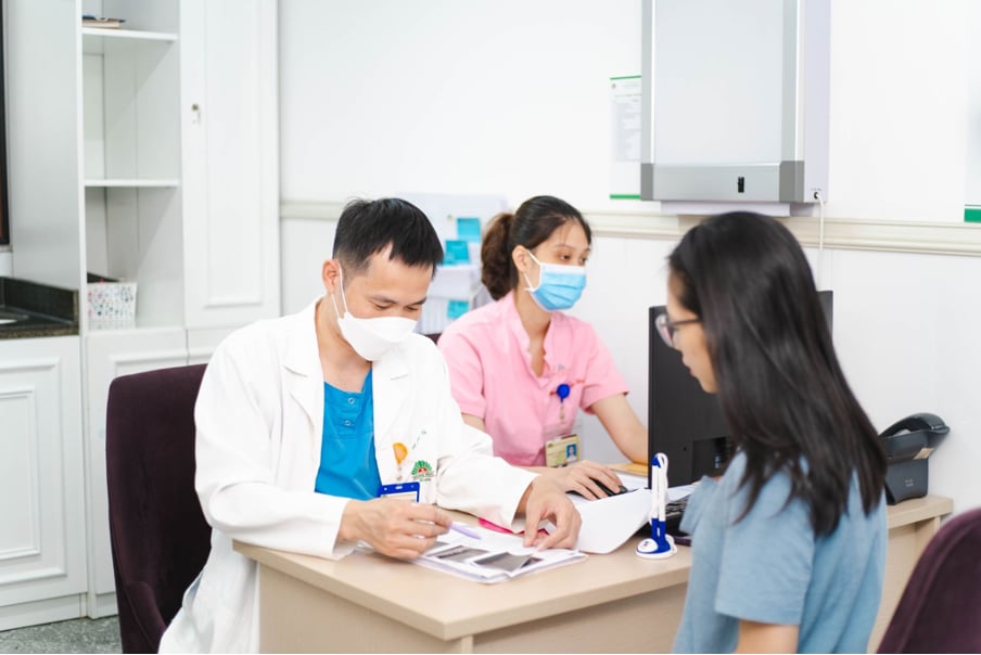 Khám phụ khoa định kỳ giúp phát hiện, điều trị kịp thời các bệnh lý phụ khoa. Ảnh: Bệnh viện Hồng Ngọc