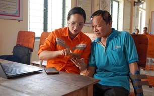 Hà Tĩnh đưa dịch vụ điện số đến gần người dân