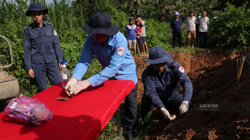Nghĩa trang tạm thời chiến được rà soát để tìm kiếm những hài cốt liệt sĩ còn sót lại. Ảnh: Hoàng Lộc