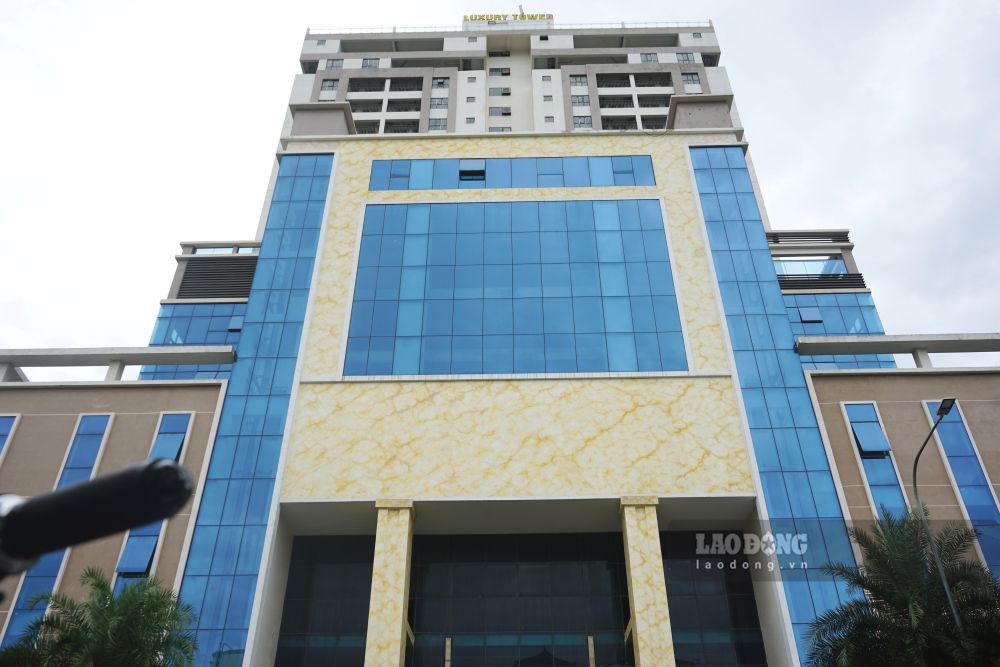 Dự án Khu căn hộ cao cấp và Trung tâm thương mại Bờ Hồ (ở phường Hạc Thành, tỉnh Thanh Hóa) sau hơn 20 năm vẫn chưa hoàn thành. Ảnh: Quách Du