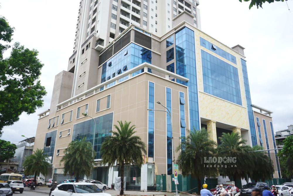 The Hoan Kiem Lake Luxury Apartment and Commercial Center Project (in Hac Thanh ward, Thanh Hoa province) has not been completed after more than 20 years. Photo: Quach Du