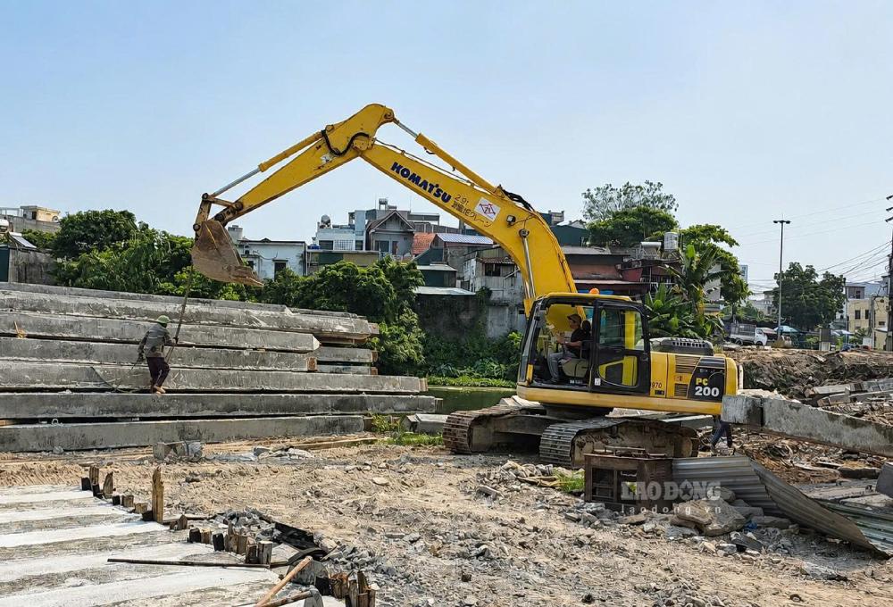 Thi công nút giao thông Phúc Khánh trên địa bàn các phường Trần Hưng Đạo và Vũ Phúc, tỉnh Hưng Yên. Ảnh: Hà Vi
