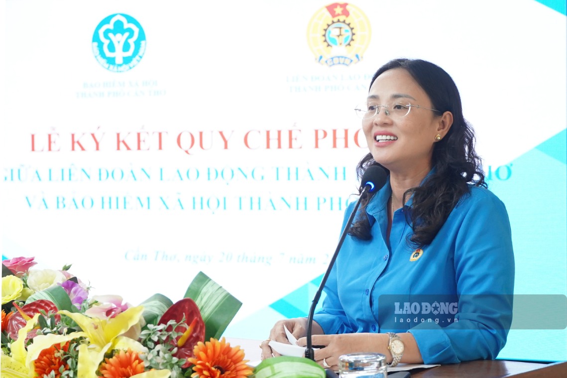 Bà Lê Thị Sương Mai – Chủ tịch LĐLĐ TP Cần Thơ phát biểu tại buổi lễ. Ảnh: Tạ Quang