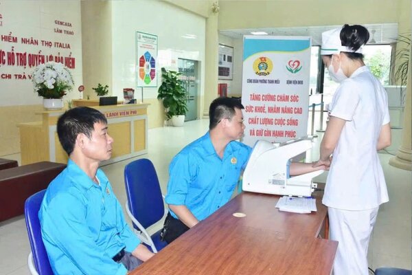 Gần 500 đoàn viên, người lao động được khám, tư vấn sức khỏe miễn phí cho. Ảnh: Công đoàn Phú Thọ