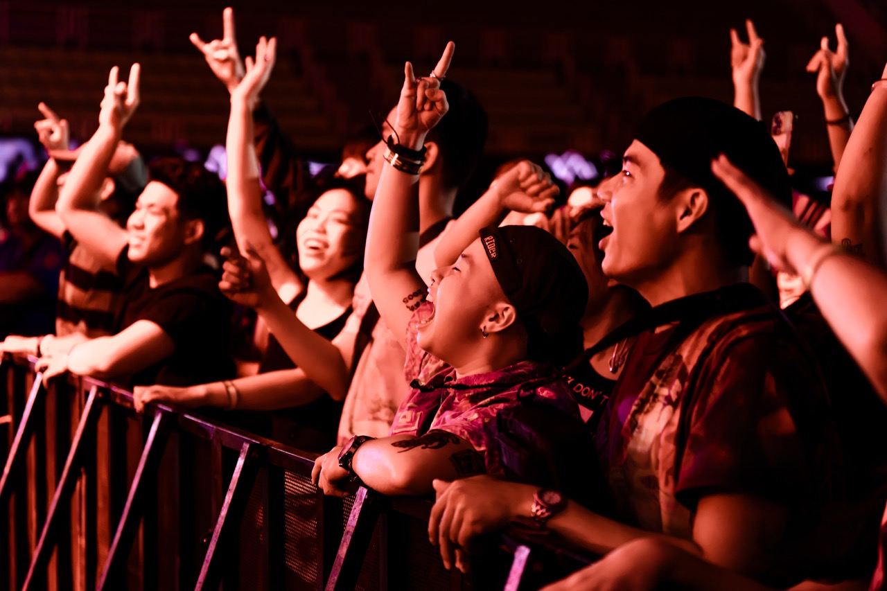 Khán giả cuồng nhiệt trong đêm nhạc. Ảnh: Ban tổ chức show.