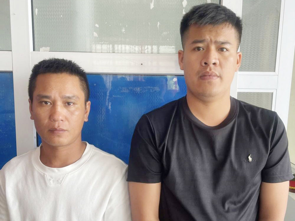 Los sujetos Nguyen Dinh Cuong y Pham Cong Vinh fueron arrestados y procesados. Foto: Policía de Ha Tinh
