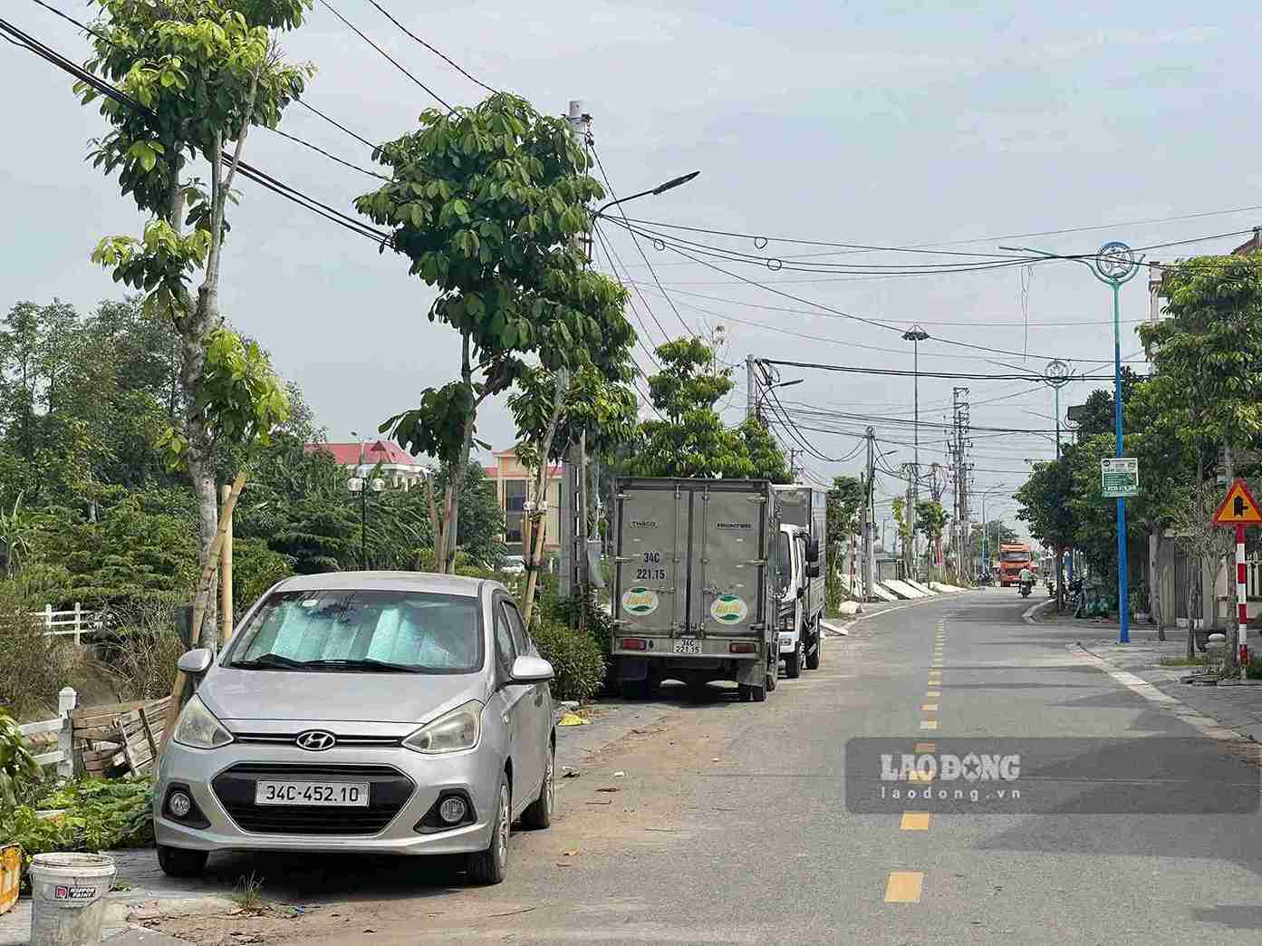 Công an phường Tứ Minh sẽ tăng cường tuần tra, xử lý các trường hợp ô tô dừng, đỗ sai quy định trên vỉa hè. Ảnh: Mai Hương