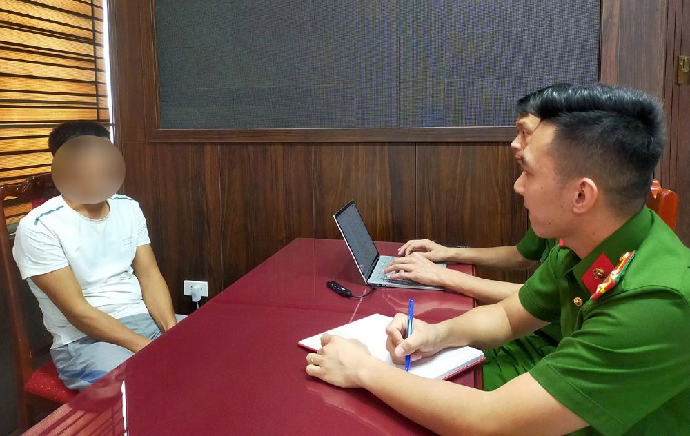 Cơ quan công an bắt tạm giam đối tượng trong đường dây cá độ bóng đá, có sự tham gia của Chủ tịch UBND xã Thiệu Toán. Ảnh: Công an Thanh Hóa
