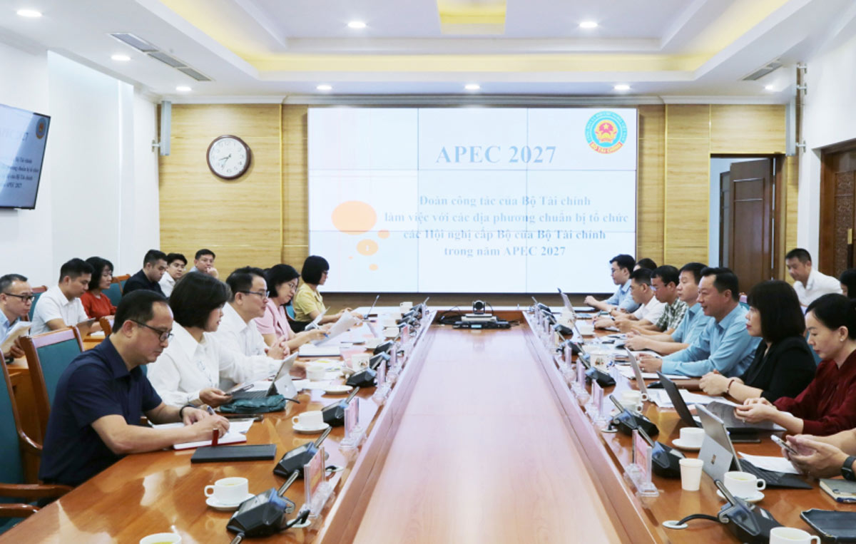The working delegation of the Ministry of Finance works with Quang Ninh province on the preparation for organizing ministerial-level conferences of the Ministry of Finance in APEC 2027. Photo: Quang Ninh Newspaper and Radio and Television