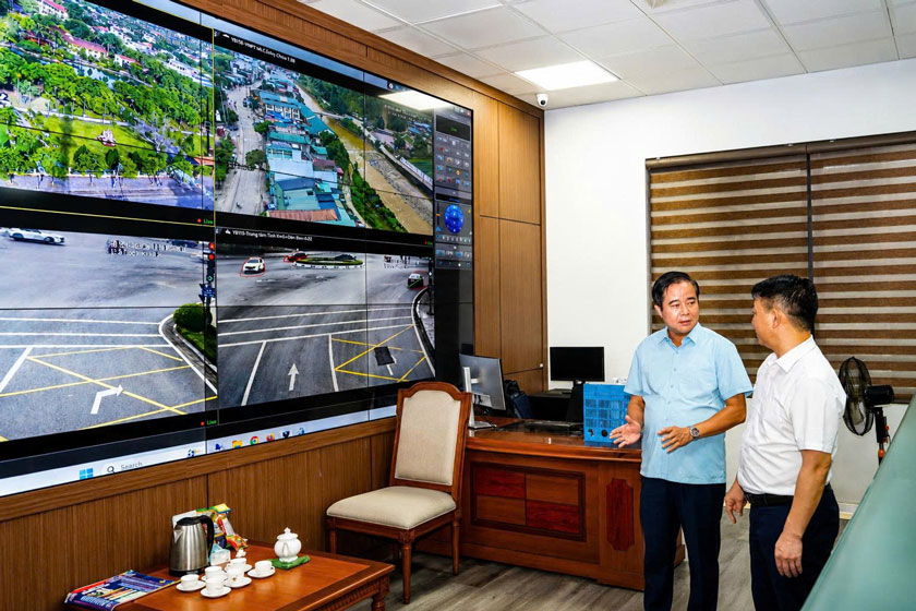 Smart operating center helps businesses access information quickly and transparently. Photo: Lao Cai e-Portal
