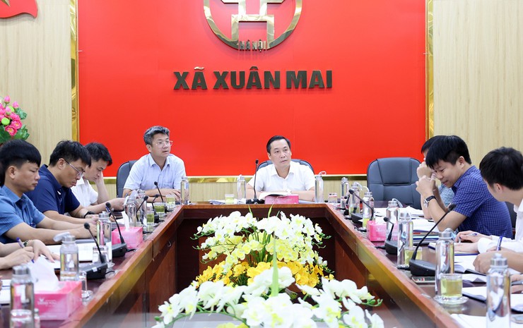 UBND xã Xuân Mai đang rà soát điều kiện ban hành quyết định cưỡng chế, đẩy nhanh tiến độ giải phóng mặt bằng Quốc lộ 6. Ảnh: Hoàng Tình
