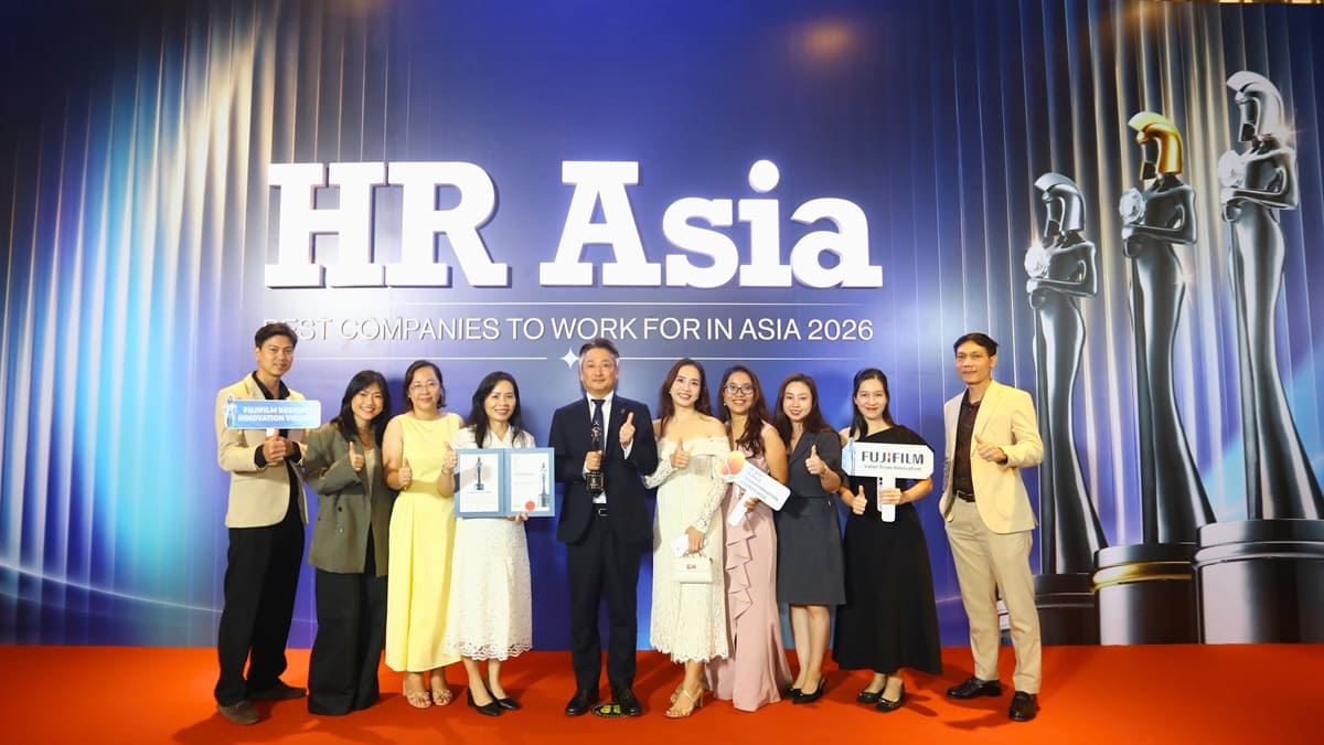 Board of Directors of Fujifilm BI Vietnam received the HR Asia Awards 2026. Photo: HRAA