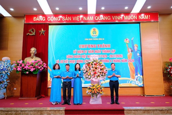 Dong Da Ward Trade Union (Hanoi) organizes the 97th anniversary of the establishment of the Vietnam Trade Union. Photo: Dong Da Ward Trade Union