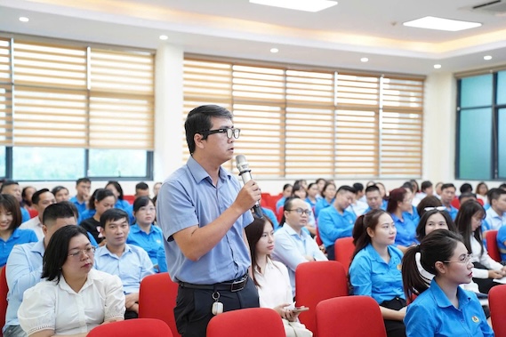 Diễn đàn “Lắng nghe đoàn viên, người lao động nói” là một trong những hoạt động kỉ niệm 97 năm Ngày thành lập Công đoàn Việt Nam do Công đoàn phường Ba Đình tổ chức. Ảnh: Ngọc Ánh