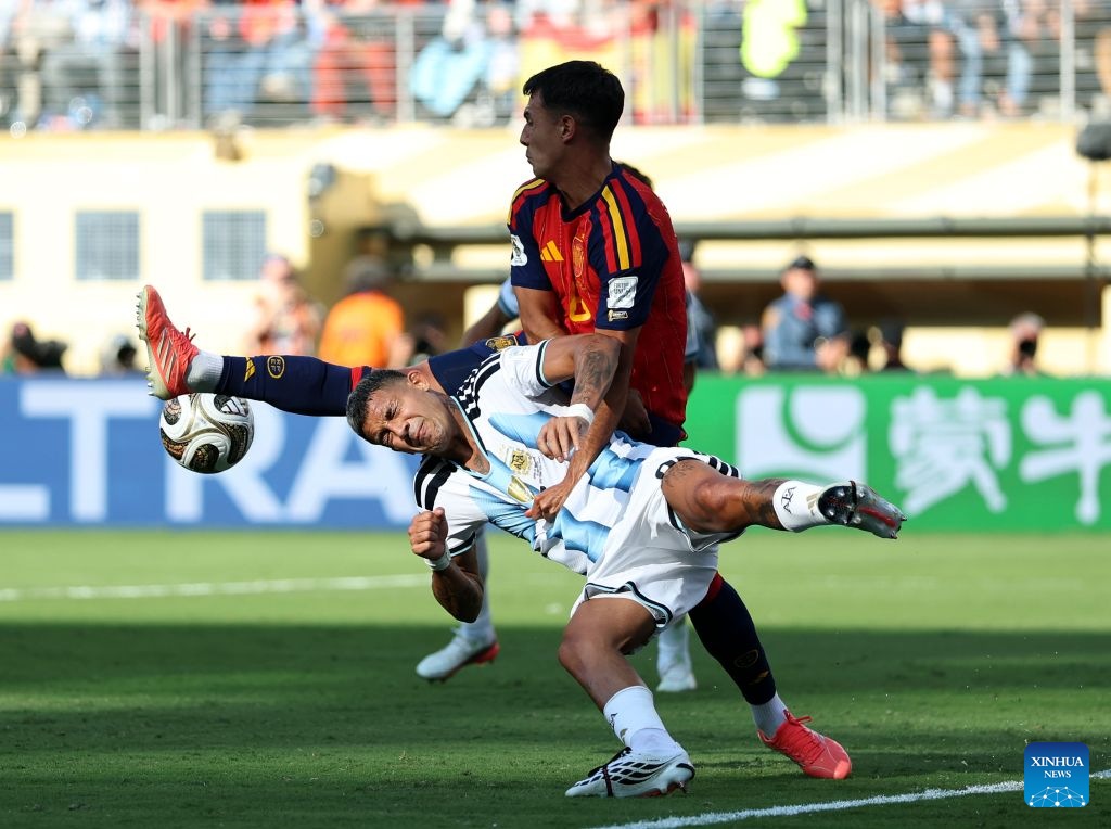 Cầu thủ Argentina và Tây Ban Nha xô xát sau trận chung kết World Cup 2026. Ảnh: Xinhua