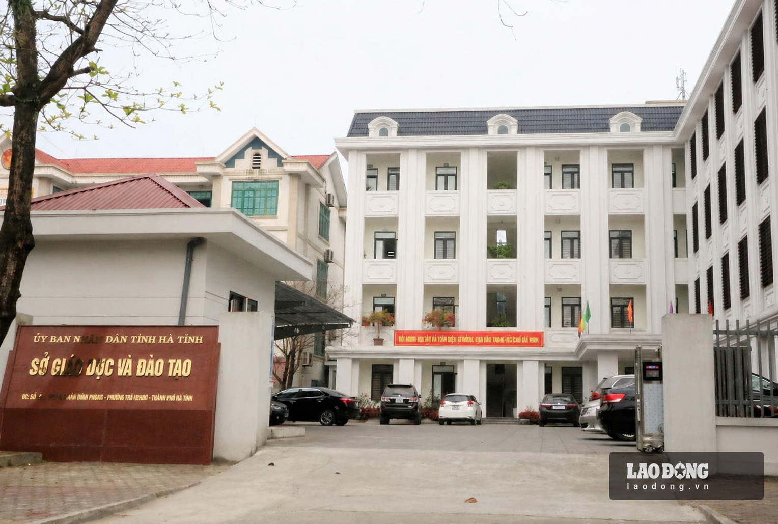 Ha Tinh Department of Education and Training is seeking comments on the draft regulation on transferring and reassigning teachers. Photo: Tran Tuan