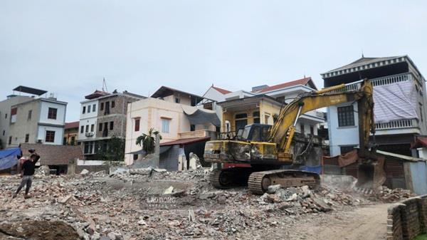 The project to renovate and upgrade National Highway 6, Ha Dong - Xuan Mai section, is a key traffic project of the Capital. Photo: Minh Hanh