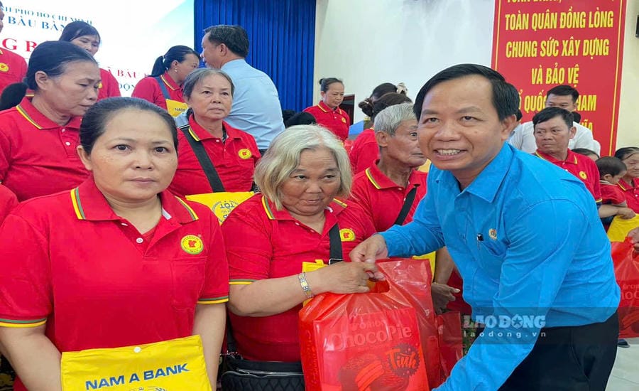 Bau Bang Commune Trade Union (HCMC) develops Lottery Ticket Union with nearly 50 members. Photo: Dinh Trong