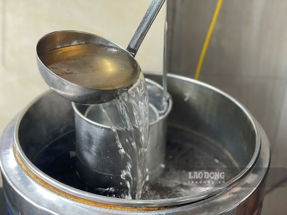 Nước dùng ngọt thanh, trong vắt. Ảnh: I La
