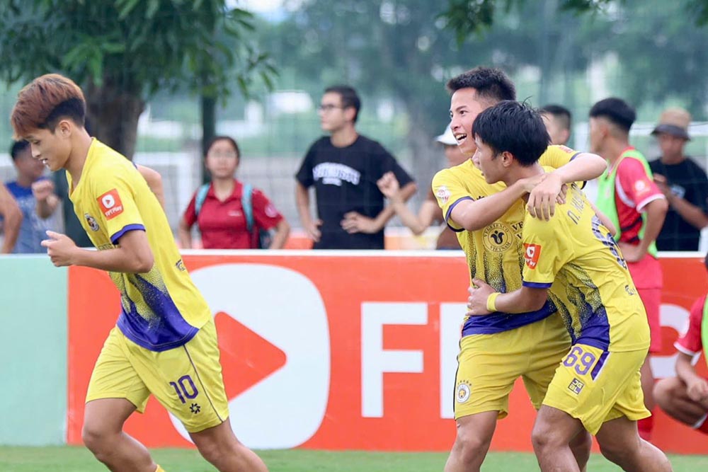 U21 Hanoi defeated U21 Cong An Hanoi on penalties to win the right to enter the semi-finals of the 2026 National U21 Championship. Photo: VFF