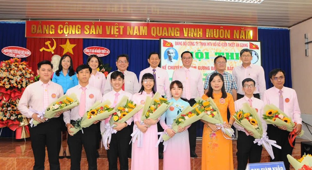 Hội thi Kể chuyện về Bác do CĐCS Công ty tổ chức. Ảnh: CĐCS Công ty