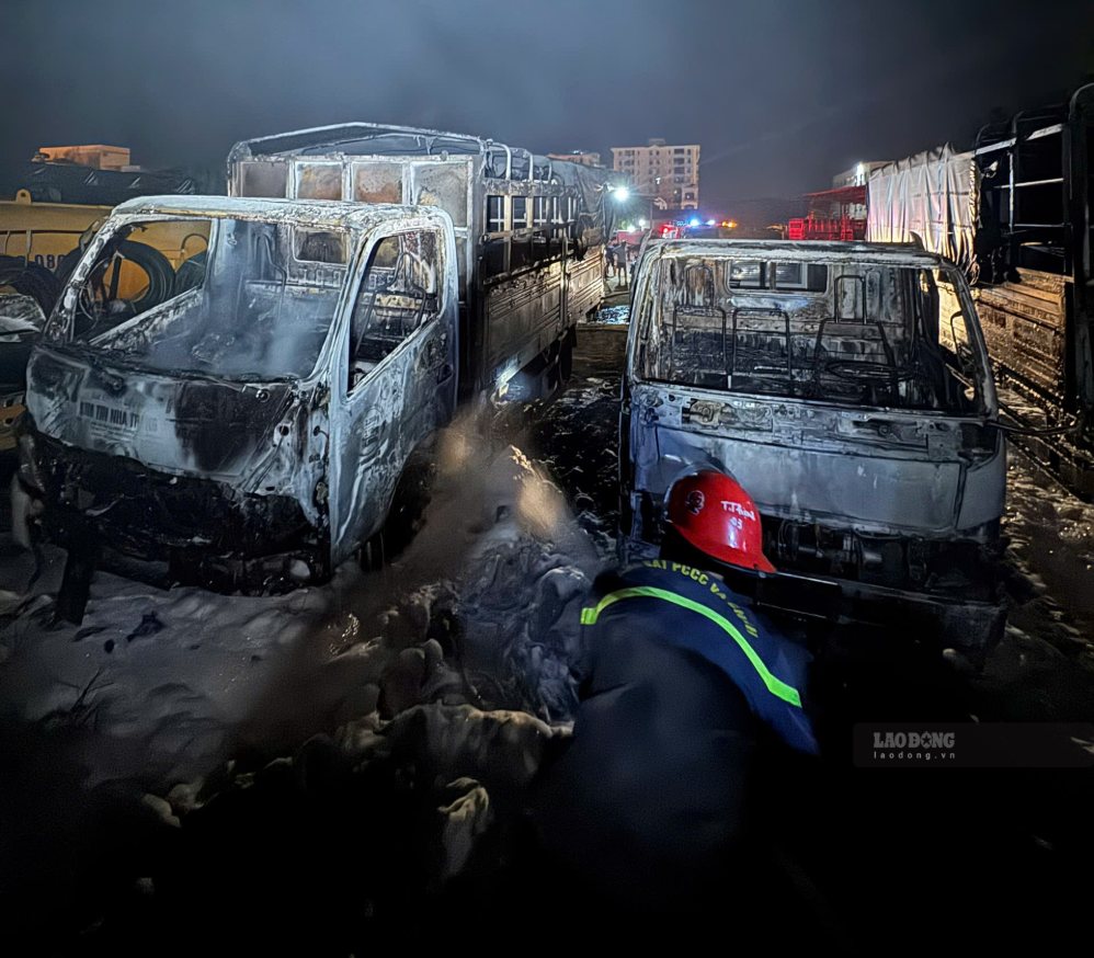 Image of a parking lot fire in South Nha Trang. Photo: Huu Long