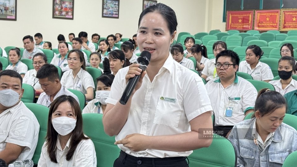 Đối thoại giữa doanh nghiệp và người lao động tại Công ty TNHH Tỷ Xuân góp phần nâng cao hiệu quả hoạt động công đoàn. Ảnh: Hoàng Lộc