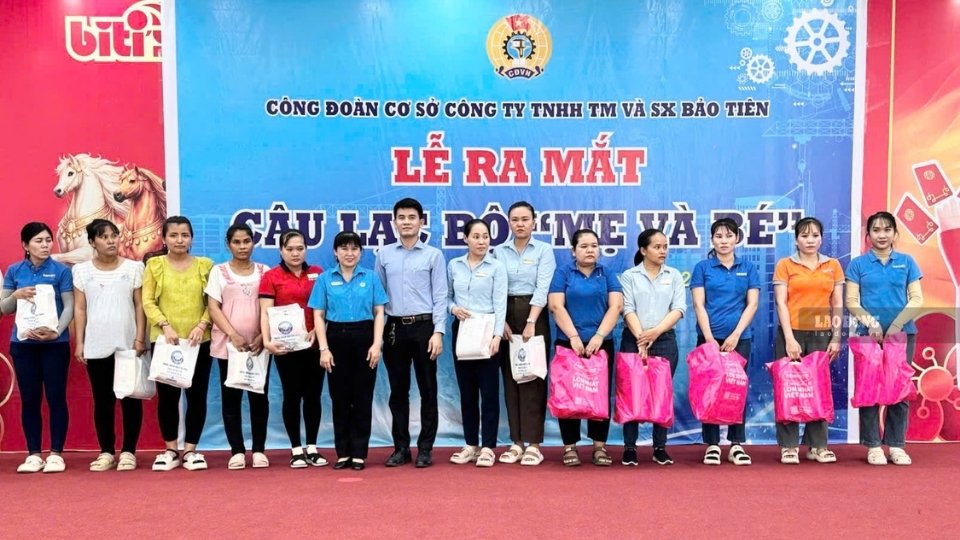 Câu lạc bộ “Mẹ và bé” đồng hành, hỗ trợ lao động nữ mang thai và nuôi con nhỏ tại doanh nghiệp. Ảnh: Hoàng Lộc