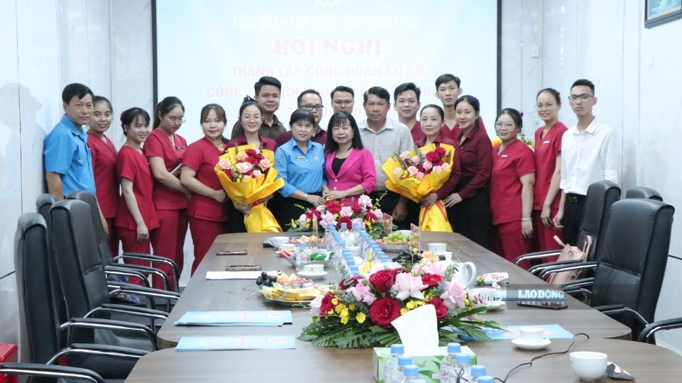 Lễ công bố quyết định thành lập công đoàn cơ sở tại doanh nghiệp trên địa bàn tỉnh Vĩnh Long. Ảnh: Hoàng Lộc