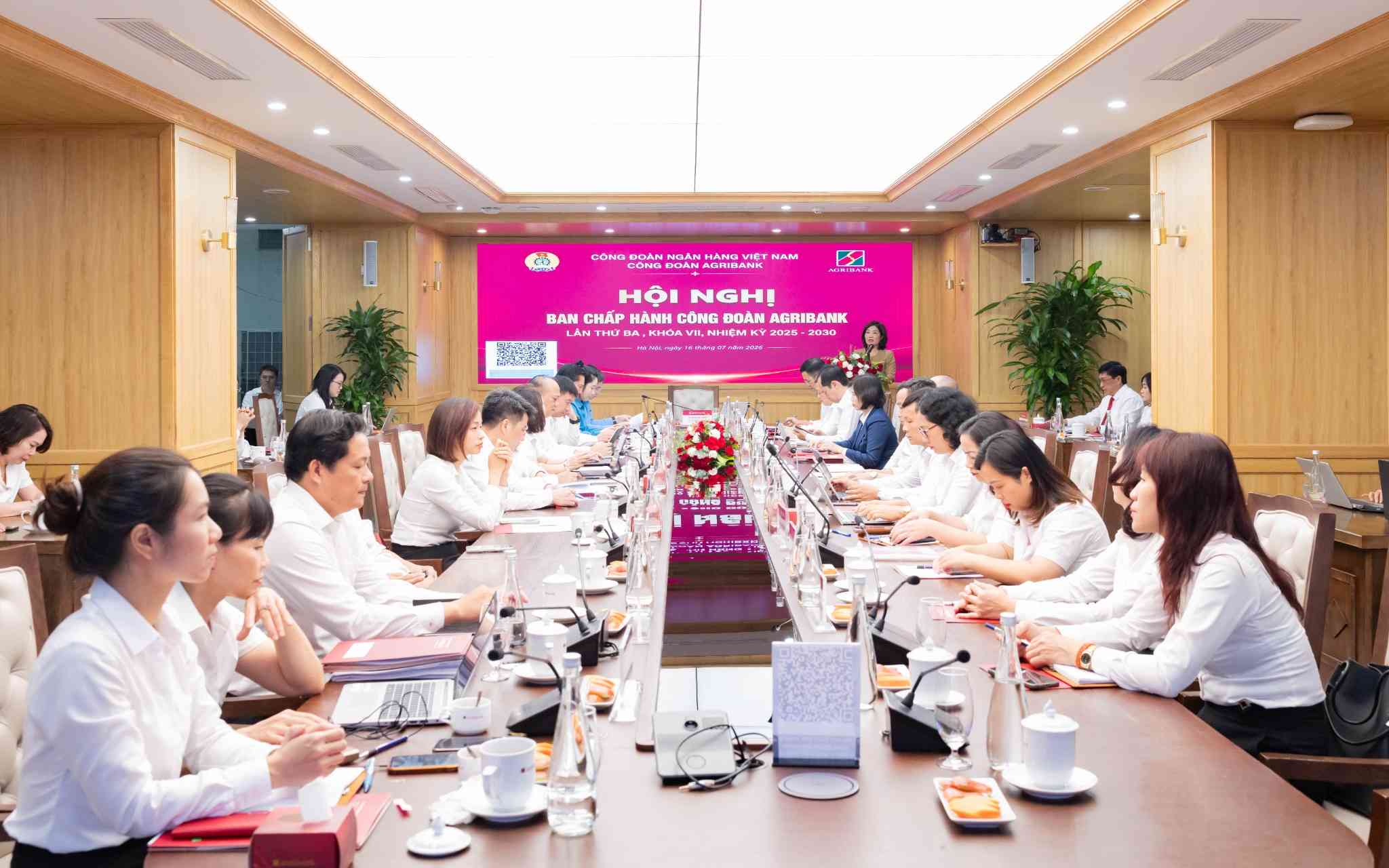 Toàn cảnh Hội nghị Ban chấp hành lần thứ Ba, khóa VII, nhiệm kỳ 2025 - 2030. Ảnh: Agribank
