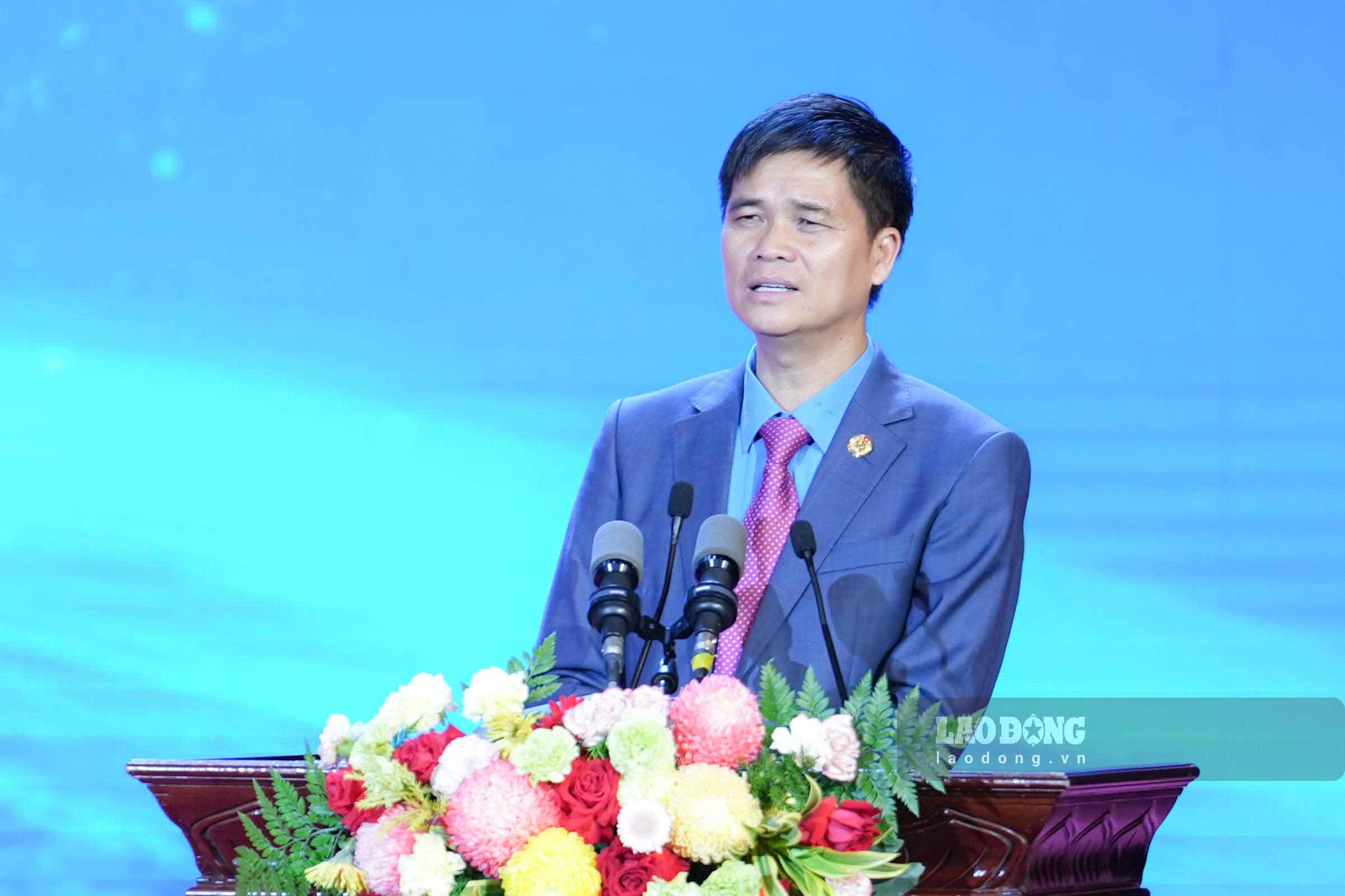 Mr. Ngo Duy Hieu - Standing Vice President of the Vietnam General Confederation of Labor spoke at the commendation ceremony. Photo: Huu Chanh