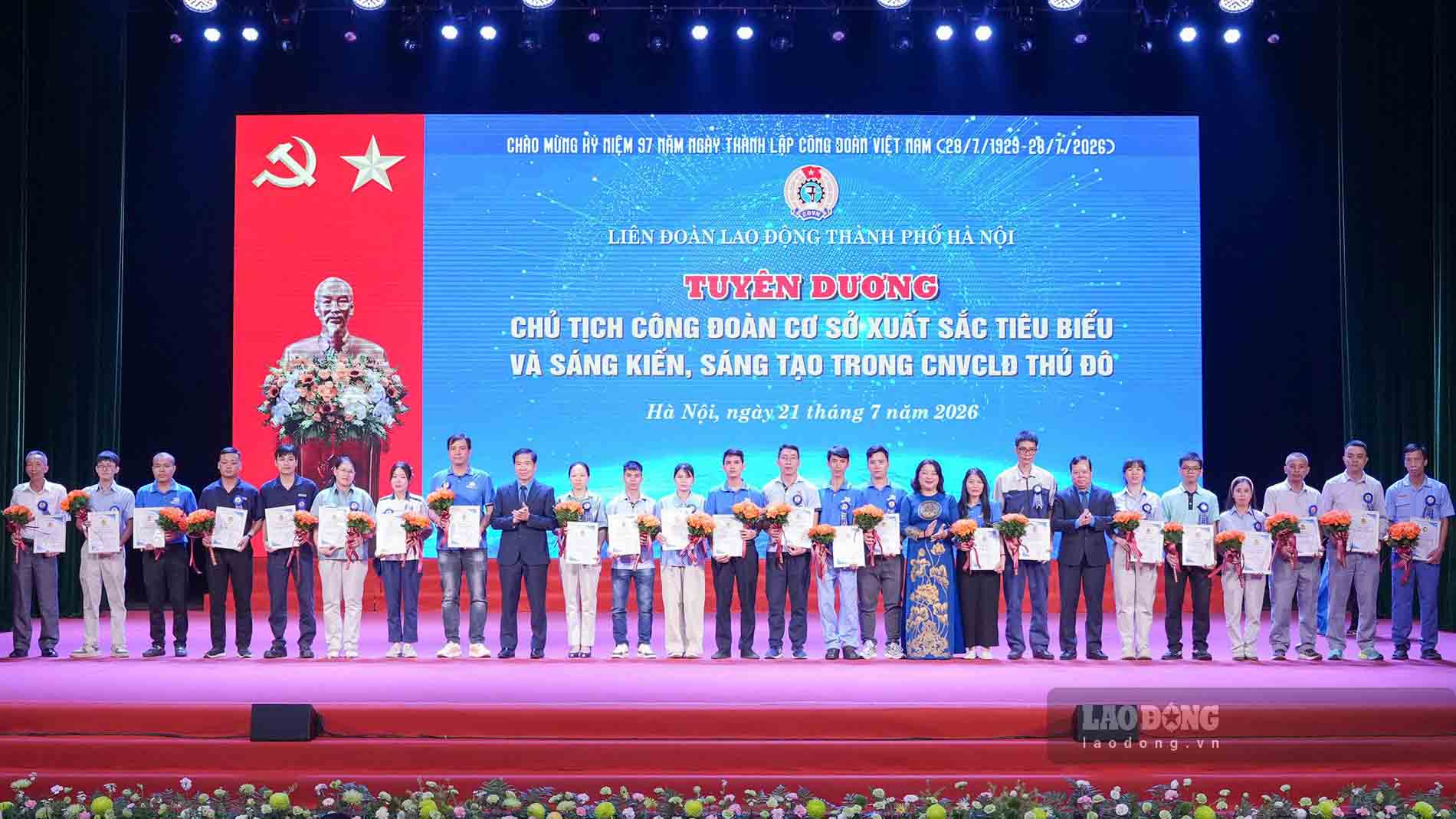 Tuyên dương sáng kiến, sáng tạo trong CNVCLĐ Thủ đô năm 2026. Ảnh: Hữu Chánh